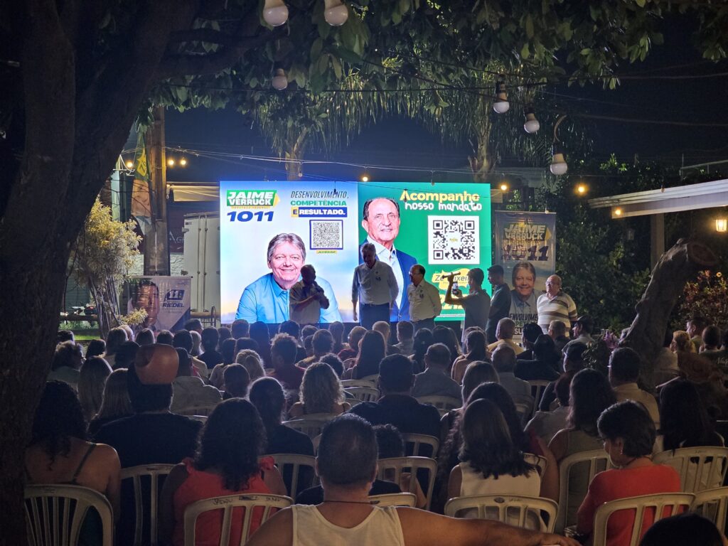 Jaime Verruck e Zé Teixeira apresentam propostas a moradores da Vila Rica